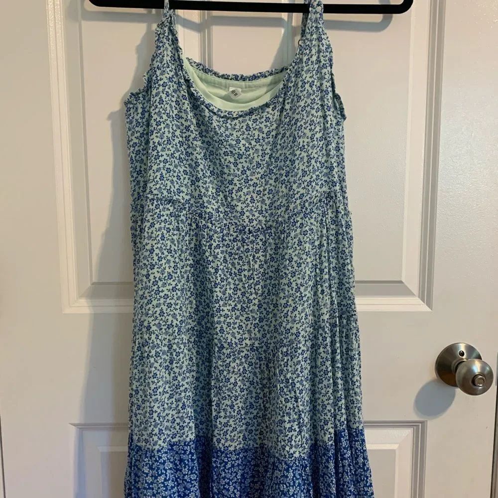 BP Size Medium Blue and White Floral Midi Dress